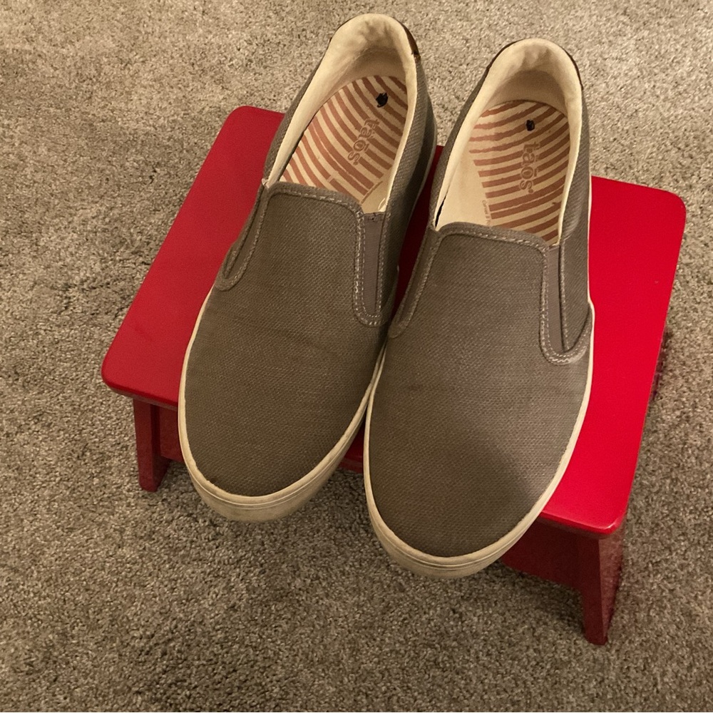 Taos Hutch Slip On Casual Shoes Sneakers Men’s size 9 Taupe